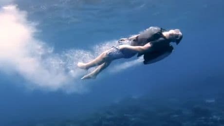 Unterwasser-Flug mit Jetpack - Tauchen wie James Bond jetzt möglich