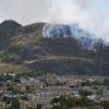 Flammen über schottischer Hauptstadt: Feuer auf Edinburgh Hausberg Arthur’s Seat brennt weiter