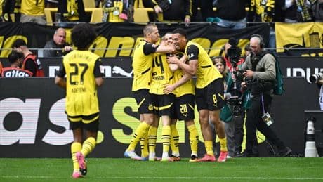 Borussia Dortmund son maçta Devler Ligi'ni garantiledi