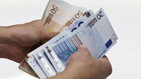 Dos años de prisión para el exdirector de una sucursal bancaria por estafar casi 50.000 euros a una clienta de 89 años