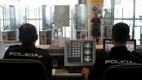 ¿Se puede viajar con el DNI caducado por Europa? Qué países lo permiten y cuáles no