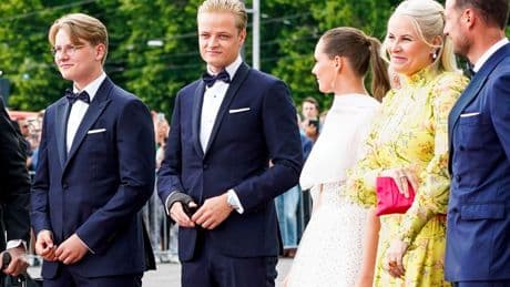 Zware aanklachten tegen zoon van Noorse kroonprinses, die er nooit helemaal bijhoorde