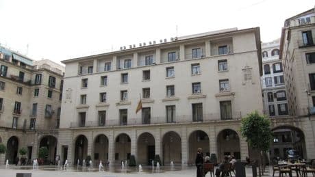 Condenado a nueve años y medio de cárcel por acuchillar e intentar violar a la limpiadora de su casa