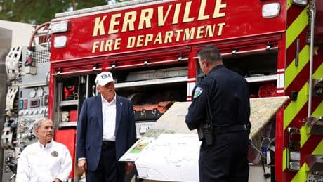 Inondations au Texas : les coupes budgétaires de Trump font polémique