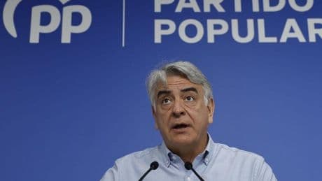 De Andrés reclama a PNV y PSE «más claridad ética» por su «idilio» con EH Bildu
