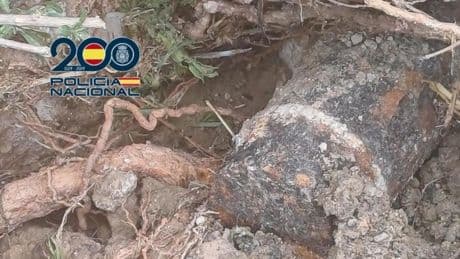Las intensas lluvias sacan a la luz un proyectil aún activo de la Guerra Civil