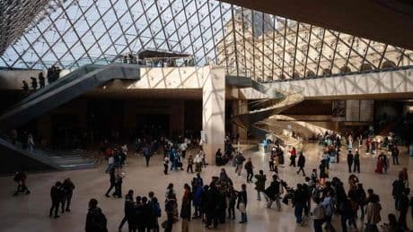 El euskera suena en el Louvre