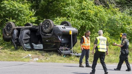 Driver charged after vehicle carrying illegal migrants crashes at Canada-U.S. border: police