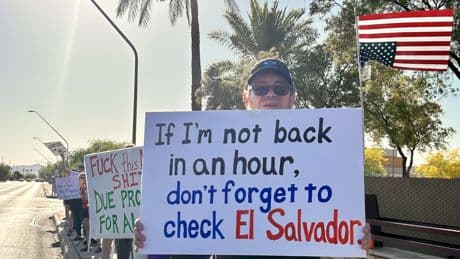 El Gobierno de Trump pagará 1.000 dólares a los inmigrantes que se autodeporten