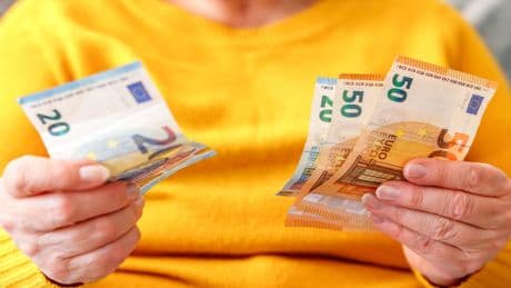 Sie werden staunen: Darum warnen Sparkassen vor Bargeld