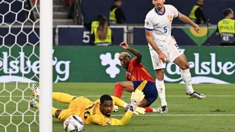 Lamine Yamal reivindica el Balón de Oro y reta a Cristiano: "Es una leyenda, pero haré mi trabajo, que es ganar"