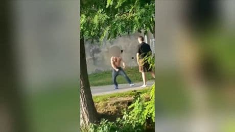 "Il terrorise d'autres gens dans la commune": un homme frappé pour avoir demandé à son voisin de "baisser le son"