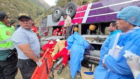 Schweres Busunglück in Peru - 18 Menschen sterben in Doppeldecker