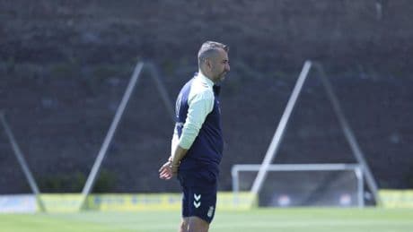 Caparrós y Diego Martínez, dos almas al límite en un Sevilla FC vs UD Las Palmas