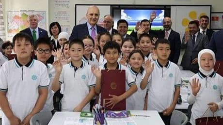 TBMM Başkanı Kurtulmuş, Bişkek'te Maarif Okulu'nu ziyaret etti