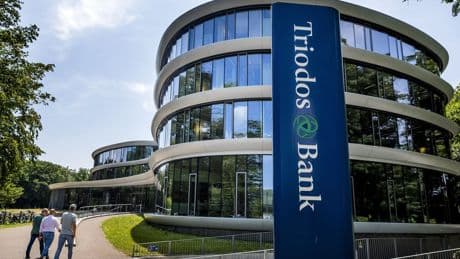 De bank die niet naar de beurs zou gaan, gaat nu toch