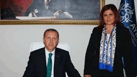 Ertuğrul Özkök: Sayın Cumhurbaşkanı, bu rozeti siz takmayın, bir AKP yöneticisi taksın