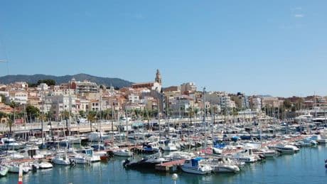 El Masnou identifica alojamientos turísticos ilegales en ocho viviendas y cinco embarcaciones