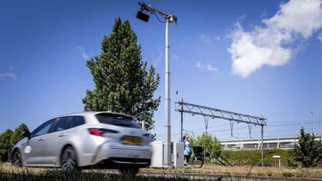 Licht vergrijp soms duurder dan zware overtreding, toch verlaagt kabinet verkeersboetes niet: ’Onverantwoord’