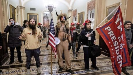Proud Boys klagen justitie aan voor vervolging Capitoolbestorming en eisen schadevergoeding van 100 miljoen dollar