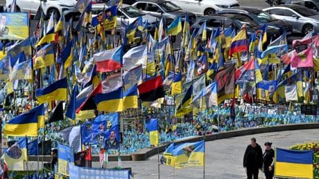 Volodymyr Zelensky dénonce la poursuite des attaques en Ukraine, malgré la trêve de Vladimir Poutine