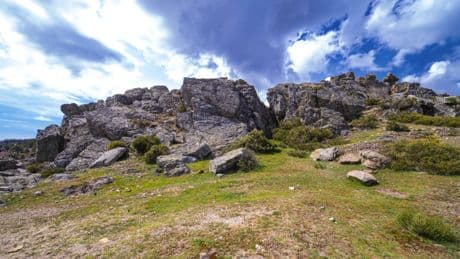 El aislado valle de Salamanca en el que puedes ver pinturas rupestres con 7.000 años de antigüedad