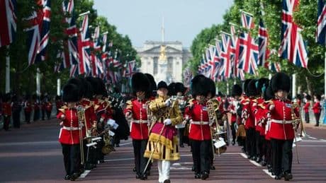 Londra, il piano (aggiornato) contro un attacco russo: l'evacuazione di Carlo e Camilla in caso di raid missilistico