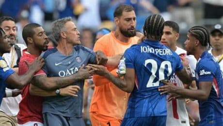 Chelsea - PSG maçının sonunda ortalık karıştı: Luis Enrique, Joao Pedro'ya tokat attı