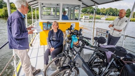 Vincent ging na zijn pensionering aan de slag als veerman op het pontje: ’Dit is een cadeautje van het leven’