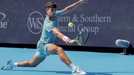 Tennis: Erschöpfter Sinner gibt auf: Alcaraz gewinnt in Cincinnati