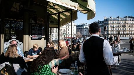 Comment éviter l’indécente “taxe touriste” dans les cafés parisiens