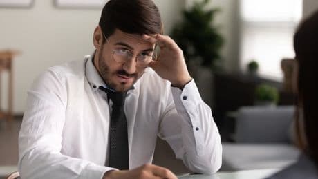 Im Vorstellungsgespräch vergeigt: Jobsuchender teilt schwierige "Erwischt"-Fragen