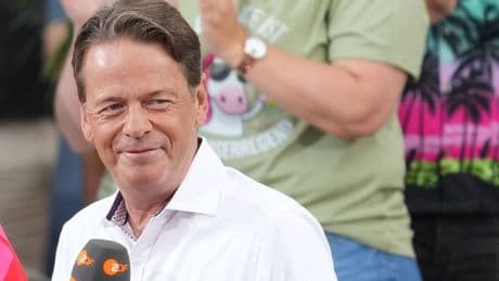 "ZDF-Fernsehgarten": Moderator Rudi Cerne verwundert mit Auftritt