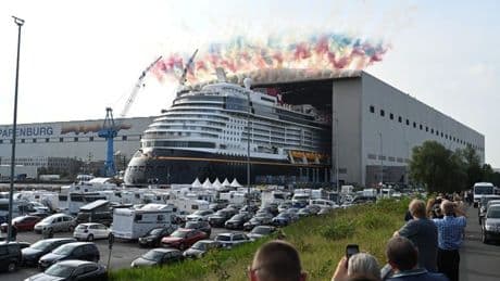Disney-Kreuzfahrtschiff verlässt Meyer Werft: Die Destiny dockt aus