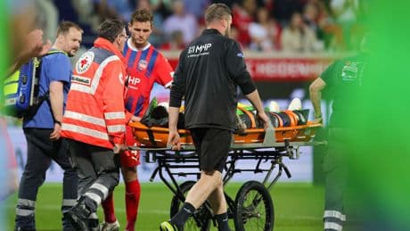Nach Schock-Szenen gestern Abend - Verein gibt Torhüter-Diagnose bekannt