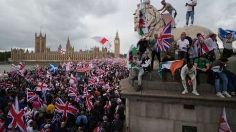 London: Bei rechter Großdemo protestieren mehr als 100.000 Menschen gegen Migration