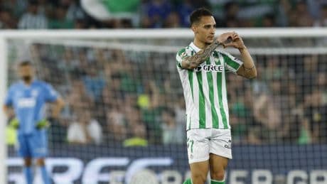 El Benito Villamarín, loco con Antony, jalea el golazo de 'Antonio de Triana' ante el Valencia
