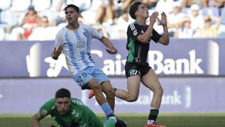 El Málaga rescata un punto ante el Burgos en los instantes finales