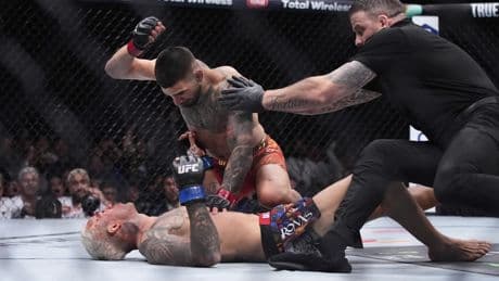 Charles Oliveira anuncia su próxima pelea de UFC tras el KO contra Ilia Topuria: "¿Por qué tan pronto?"