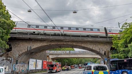 Zughavarie: ICE-Fahrgäste warten stundenlang in defektem Zug