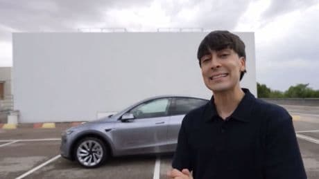 Nil Ojeda enseña su nuevo Tesla Model Y y la gente alucina con los detalles: ”¿Modo contra armas biológicas?”