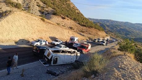 Adıyaman'da tarım işçilerini taşıyan minibüs devrildi: 19 kişi yaralandı