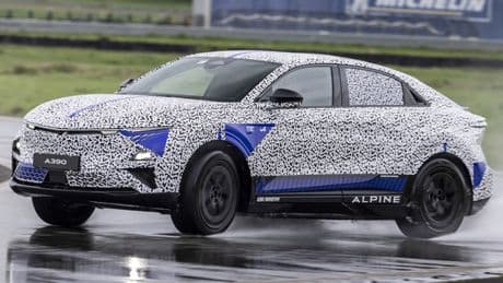 Alpine A390, ultimi test prima del debutto mondiale per la sportiva fastback