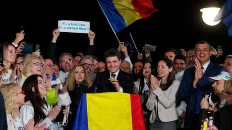 Elezioni in Romania: vince il centrista filo-Ue, mentre in Portogallo è exploit dell’estrema destra