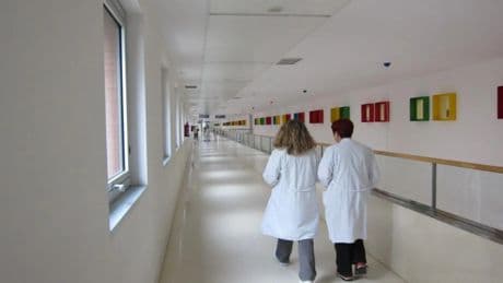 Las agresiones a médicos y enfermeros subieron un 13,6%: por los pacientes, en consulta y sobre todo en atención primaria