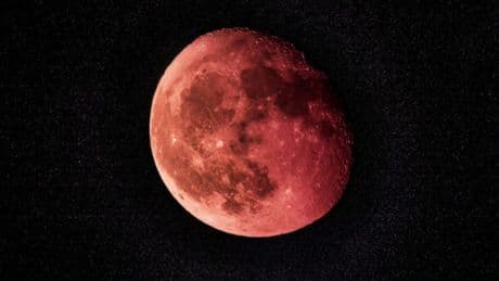 Eclissi totale e Luna di Sangue: a che ora e dove vedere il fenomeno astrologico. La prossima sarà nel 2028