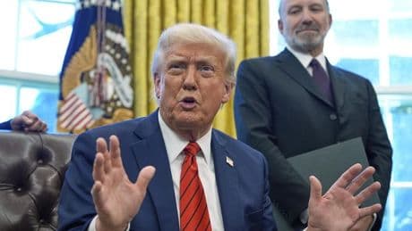Invertir en Intel, TSMC o Samsung: la "idea creativa" de Trump para que Estados Unidos recupere el liderazgo global de los chips de IA