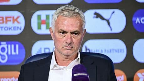 Galatasaray taraftarından dikkat çeken Mourinho pankartı!