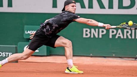 Jesper de Jong snoept set af van Zverev, maar kan niet stunten en is uitgeschakeld op Roland Garros