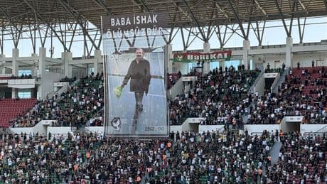 Amedpsor taraftarlarından Sırrı Süreyya Önder'e: Baba İshak ölümsüzdür